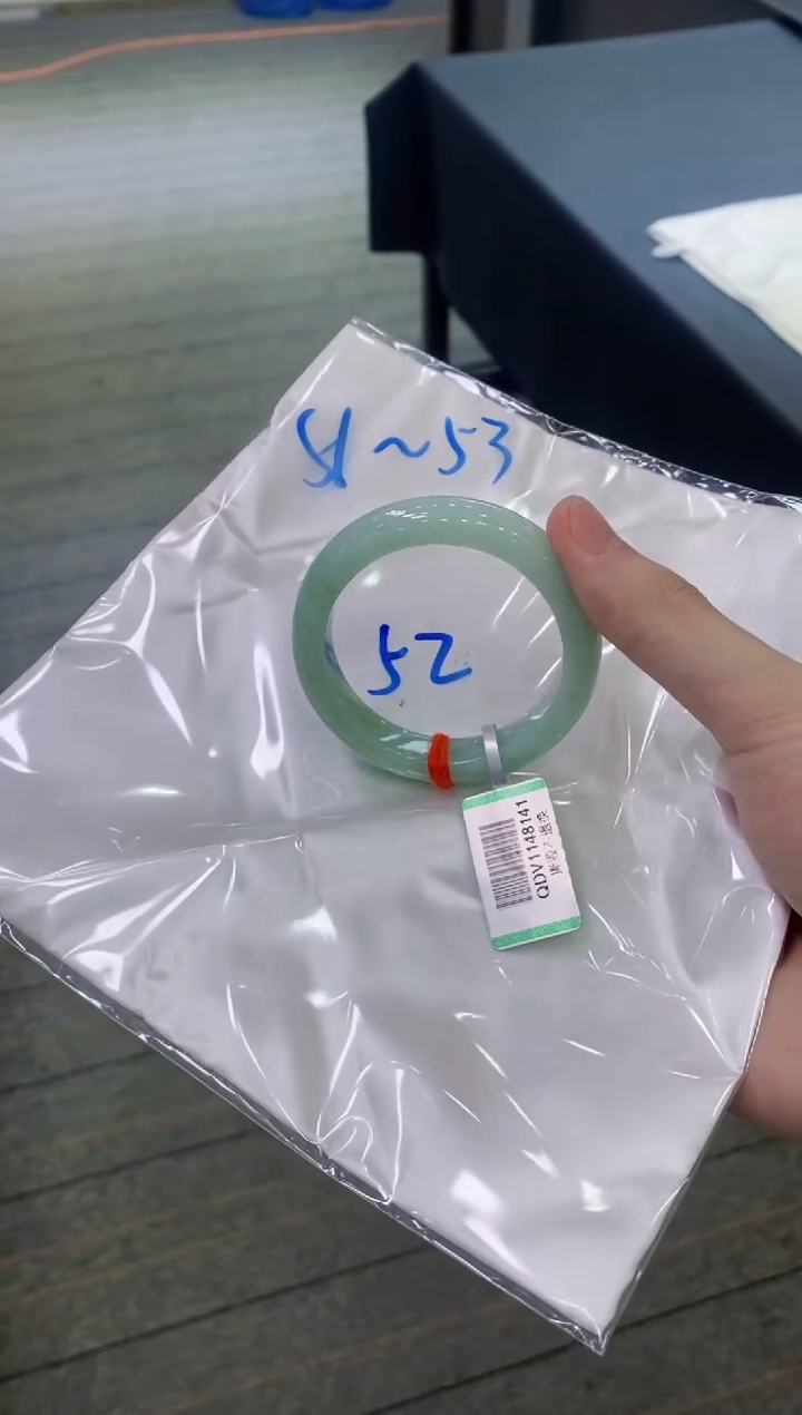 【闪购商品】翡翠手镯未镶嵌            