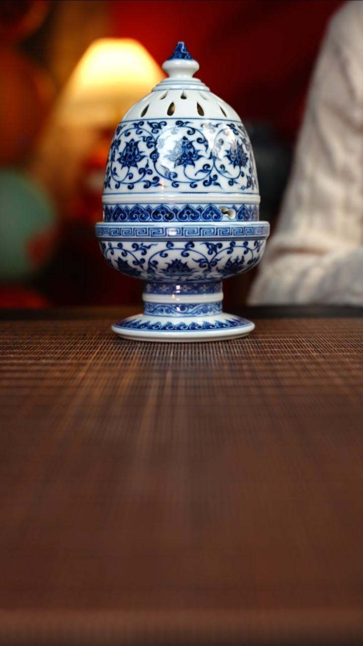 【闪购商品】杯待月观山 缠枝莲香炉