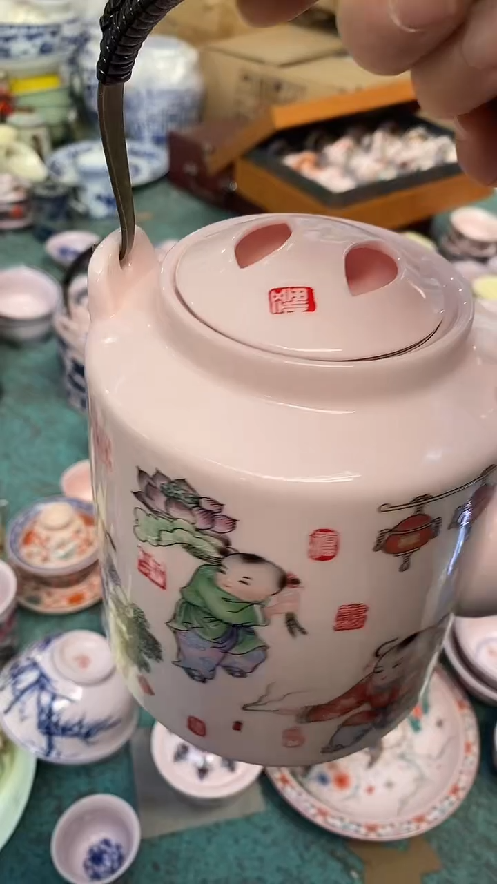 摆件陶红稀土童子提梁壶