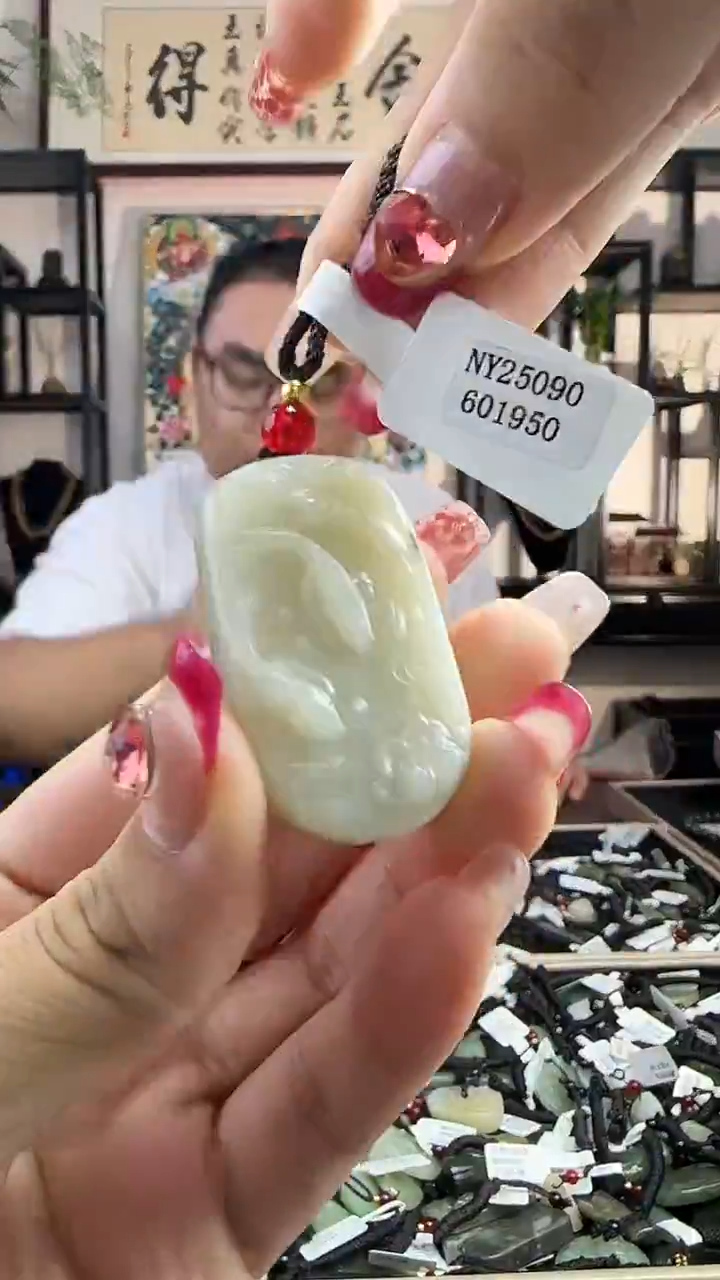 颈饰未镶嵌和田玉1950