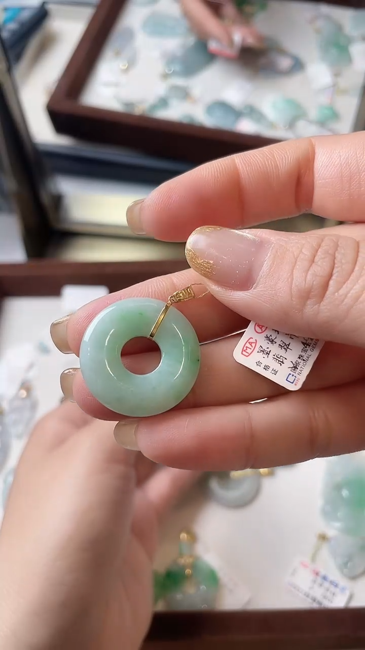 【闪购商品】翡翠吊坠(不含链)18K金镶嵌吊坠