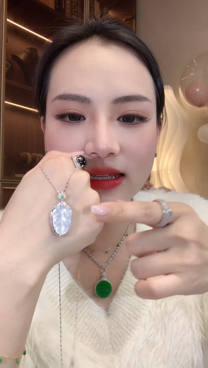 【闪购商品】翡翠吊坠(不含链)18K金镶嵌A23