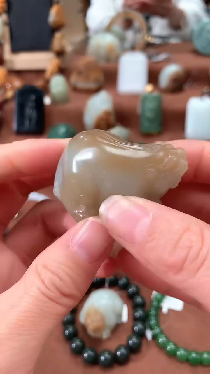 【闪购商品】和田玉把件未镶嵌和田玉随形雕刻件貔貅