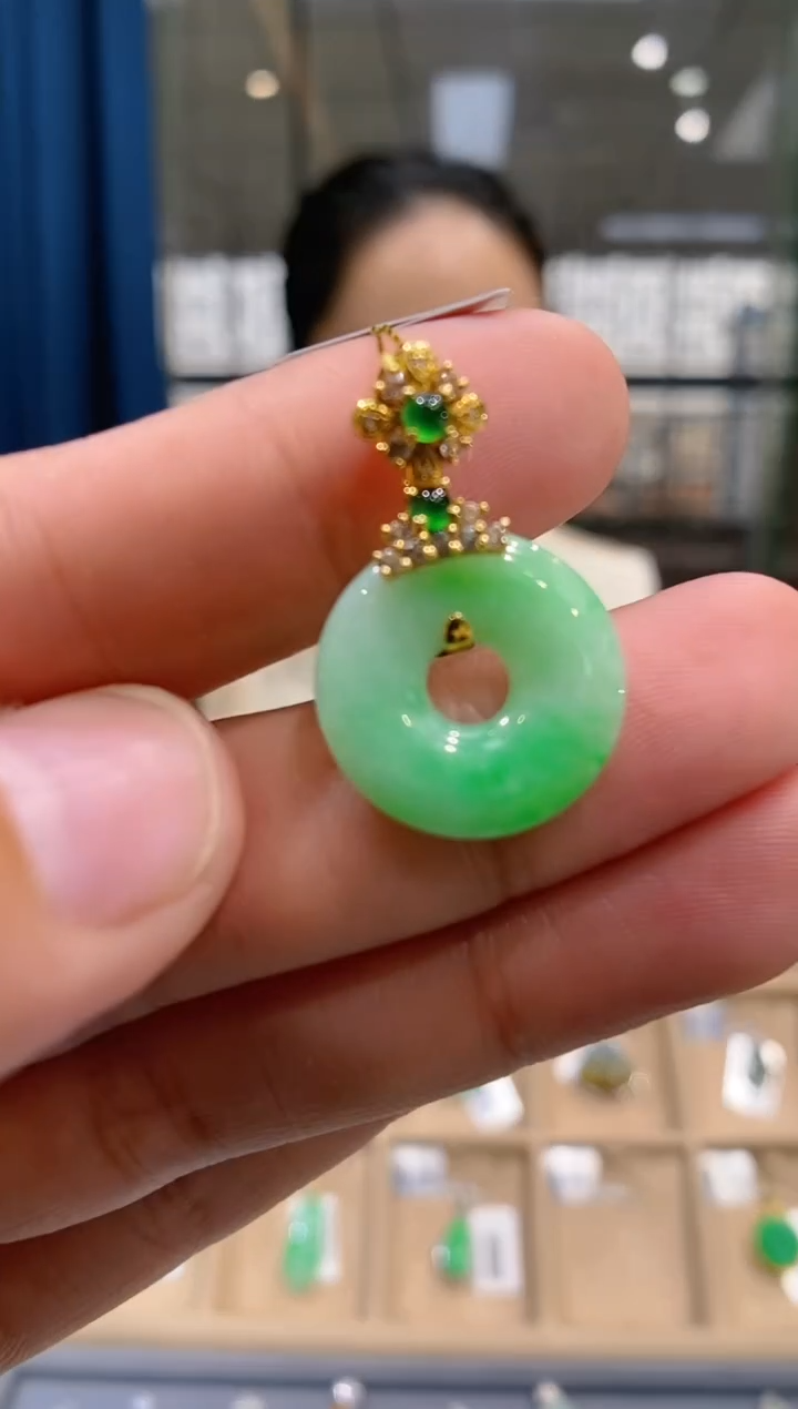 【闪购商品】翡翠吊坠(不含链)18K金镶嵌甜甜圈