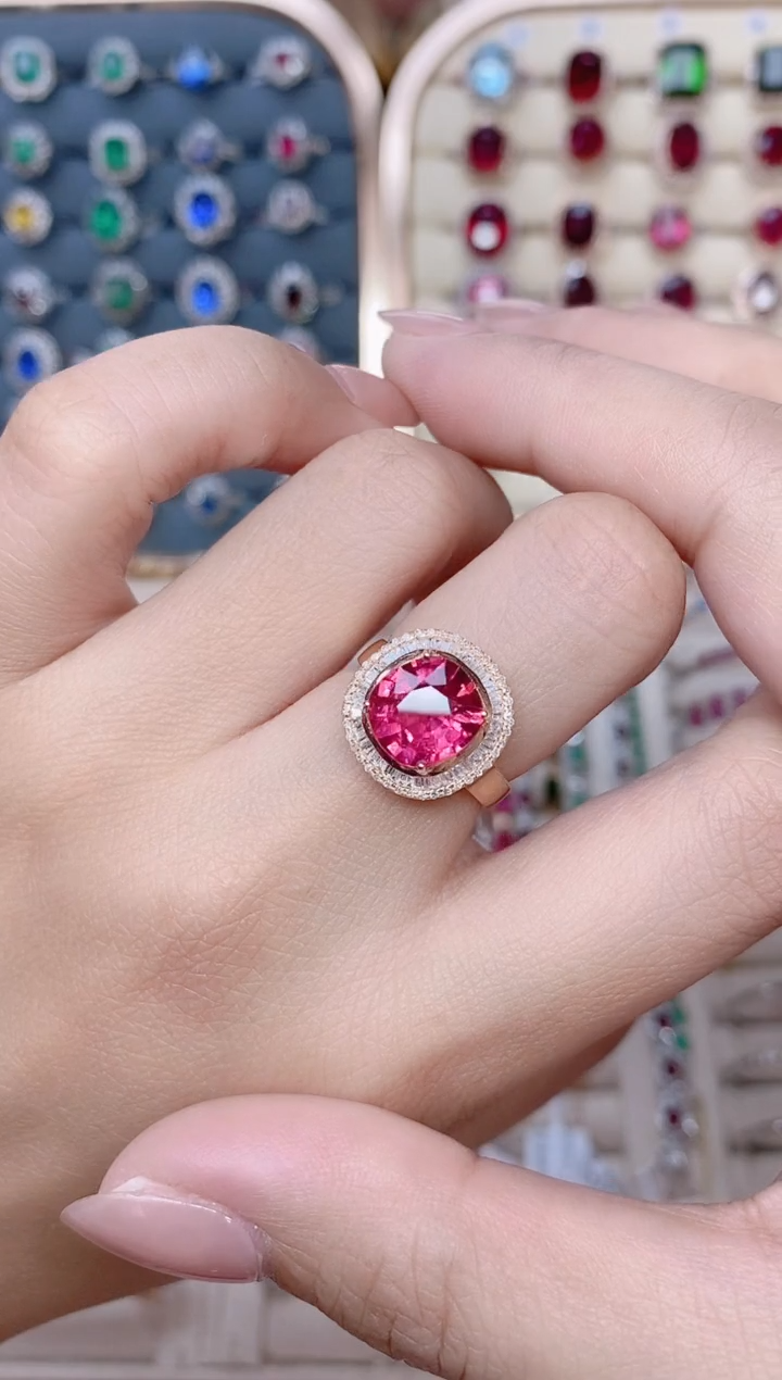 18K金镶嵌碧玺戒指碧玺2.8CT