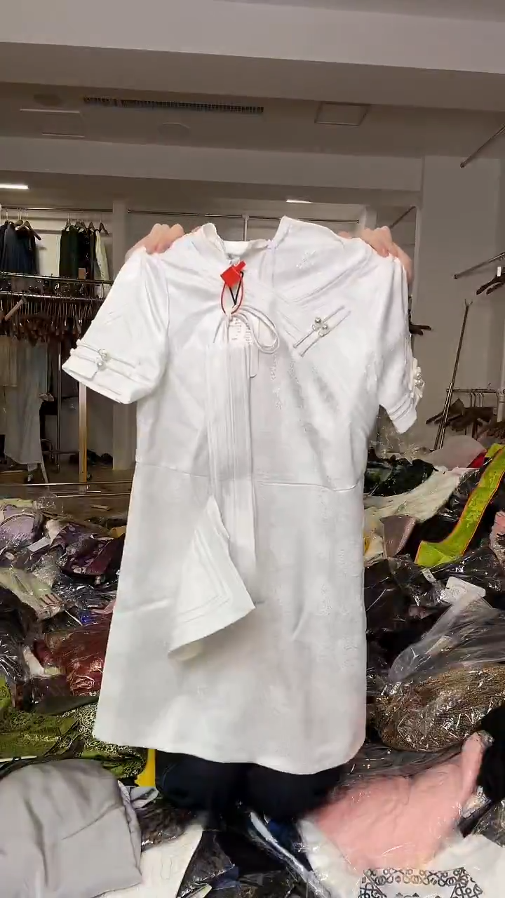 连衣裙       M码       80-105斤