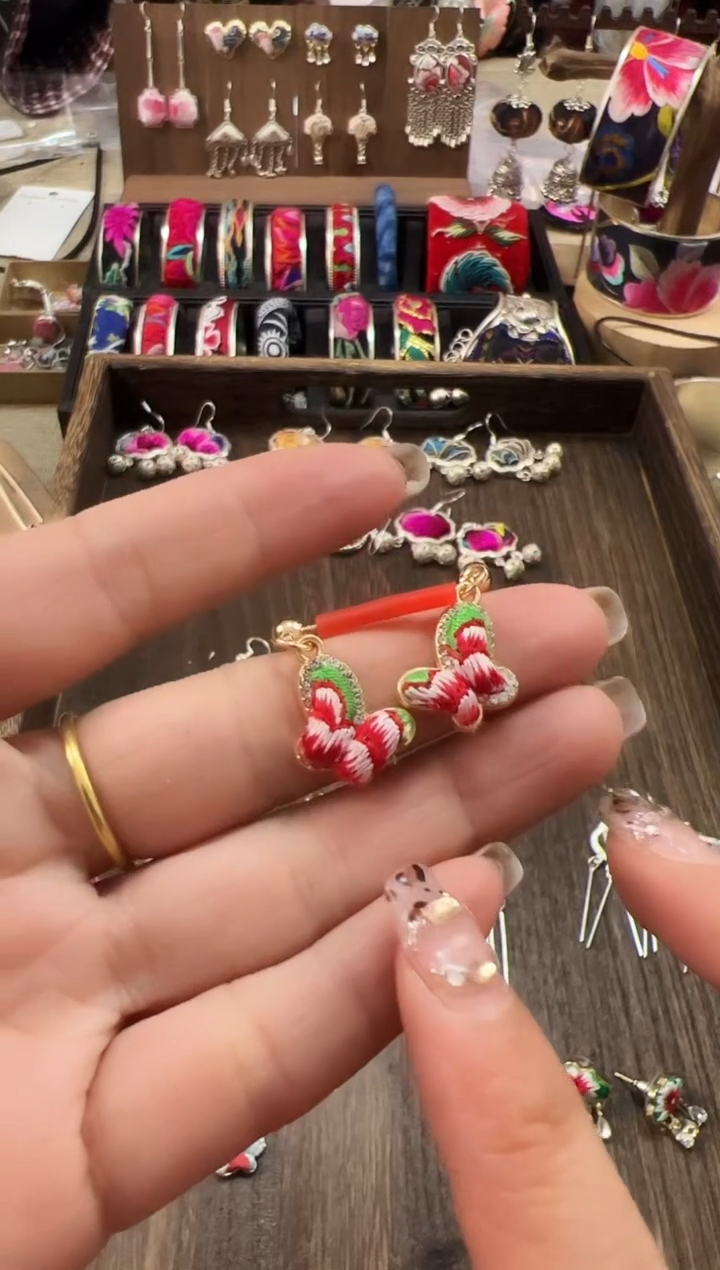 【闪购商品】织绣民族风老绣饰品326