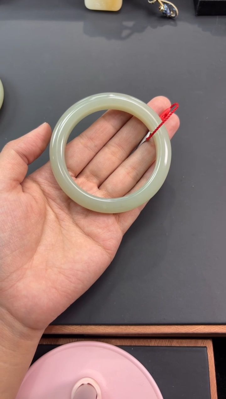 【闪购商品】和田玉手镯未镶嵌且末微色差近矿57