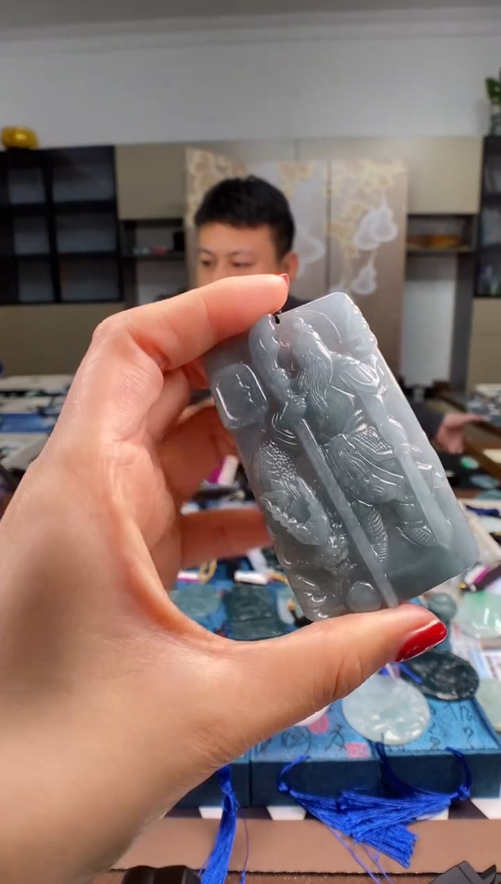 颈饰未镶嵌翡翠  多样性发其一