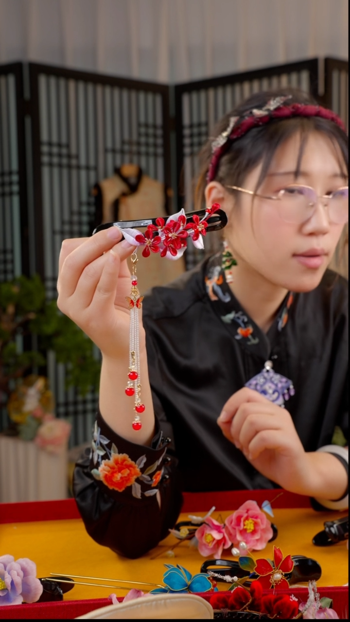 刺绣非遗绒花苏绣饰品