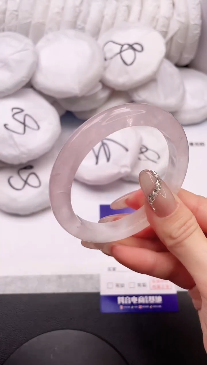 【闪购商品】石英质玉手镯未镶嵌24K194-56