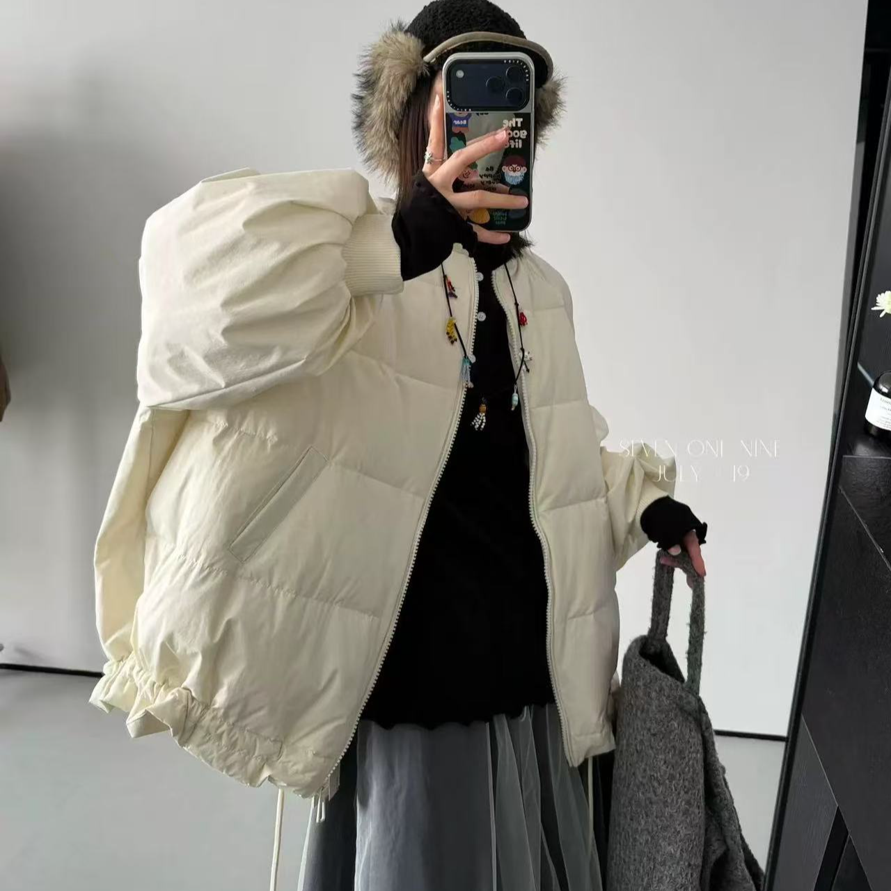 25501时髦又小众 重工花边棒球领中长款羽绒外套