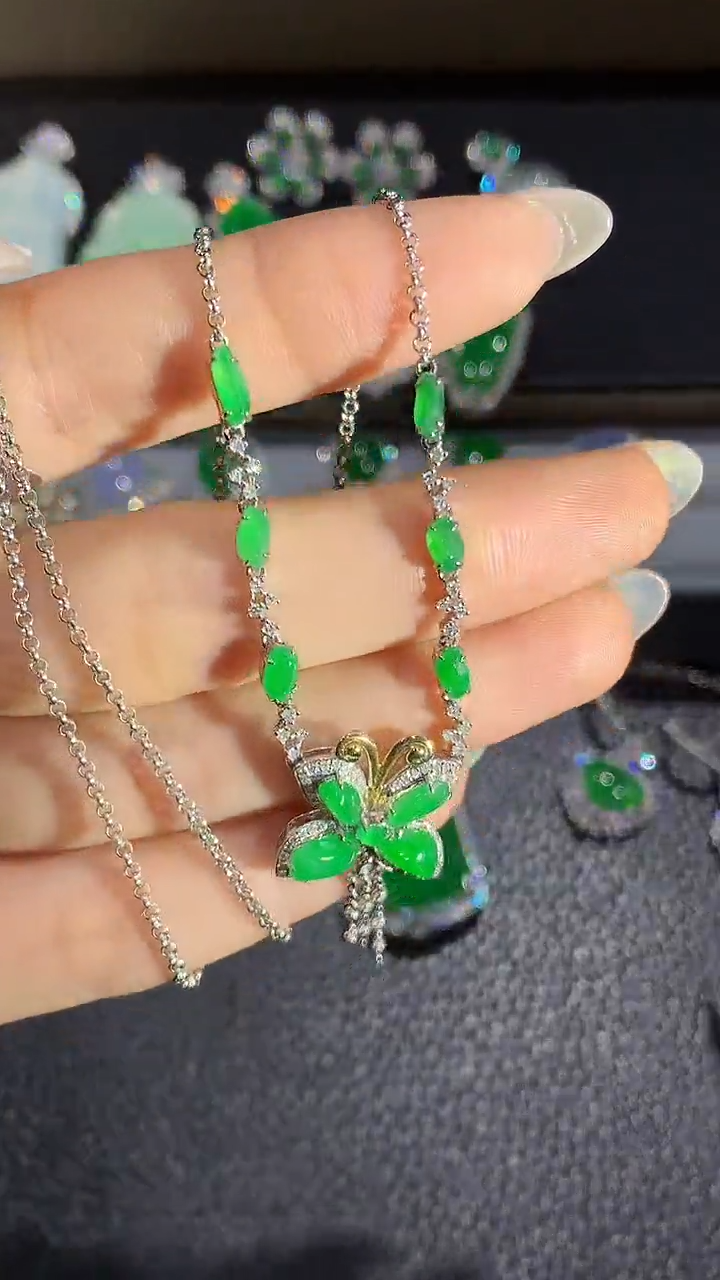 【闪购商品】翡翠吊坠(赠链)18K金镶嵌50团购