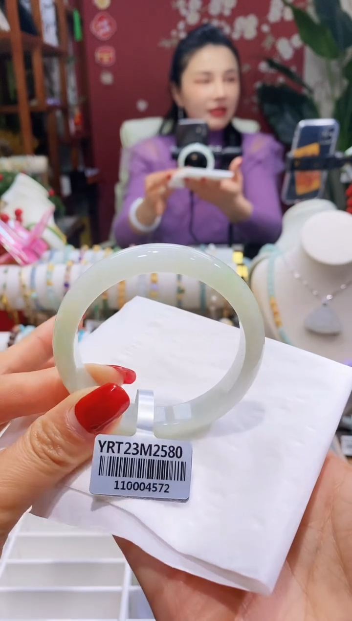 【闪购商品】翡翠手镯未镶嵌66黄加绿54.2/11.7*7.1