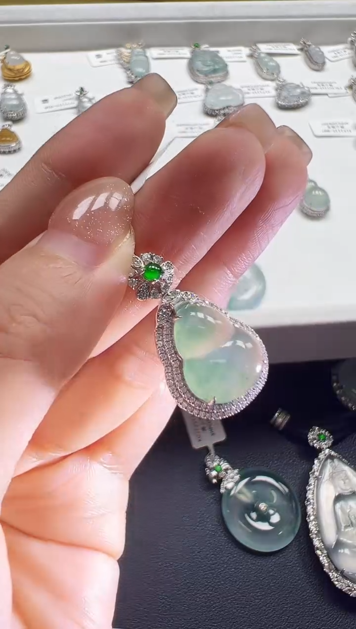 颈饰18K金镶嵌翡翠KLF1115-009