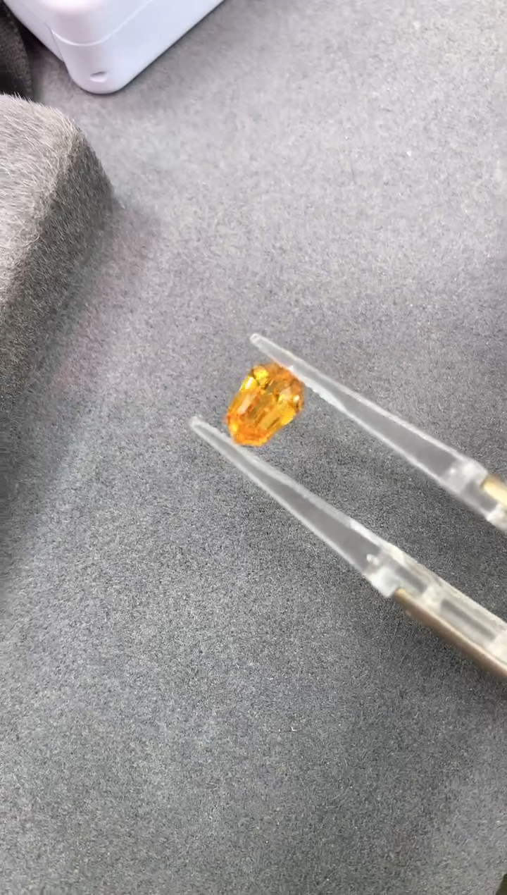 蓝宝石裸石未镶嵌2.13ct 26