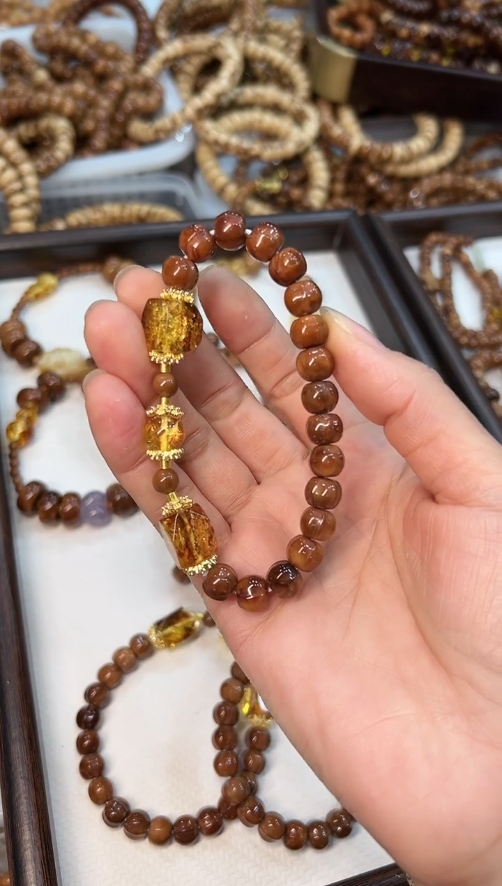 琥珀吊坠(赠链)未镶嵌库克卡9mm鲨鱼背【琥珀配饰】单圈【多样发】