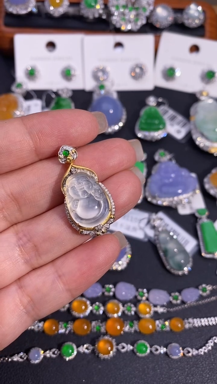 【闪购商品】翡翠颈饰18K金镶嵌吊坠