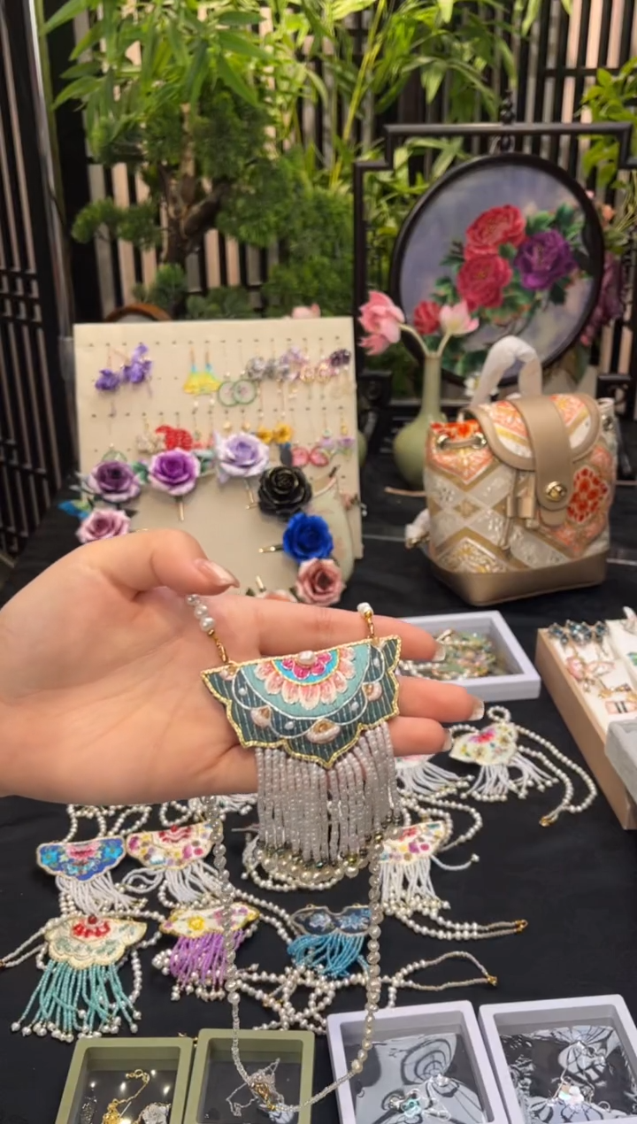 织绣?***?非遗苏绣手工饰品