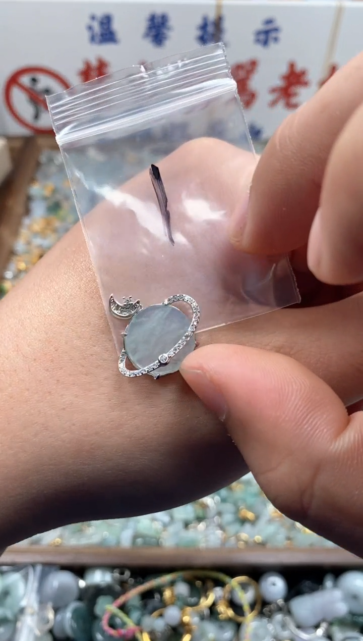 【闪购商品】翡翠颈饰未镶嵌哥哥