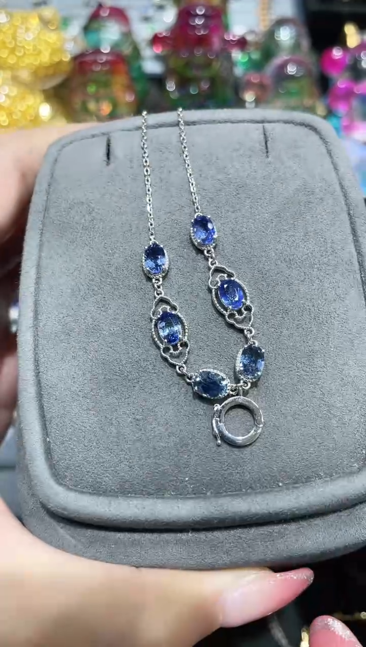18K金镶嵌天然蓝宝石项链