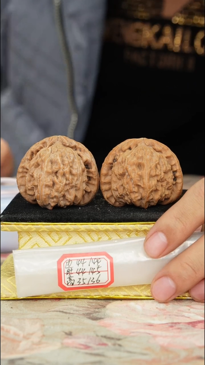 【闪购商品】文玩核桃把件白狮子