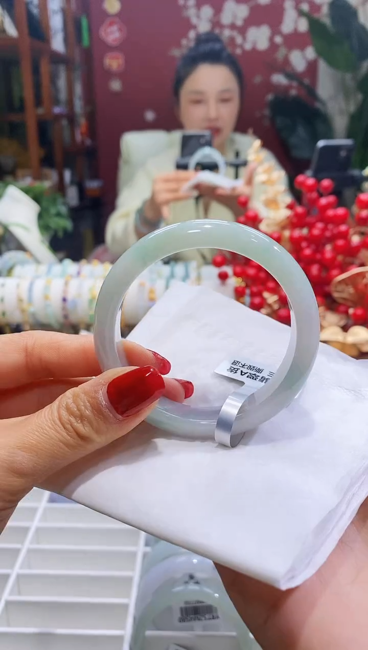 【闪购商品】翡翠手镯未镶嵌141天青色54-55