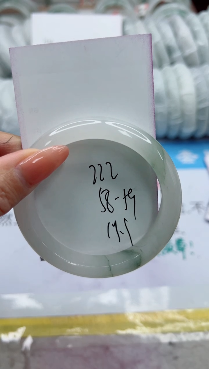 【闪购商品】石英质玉未镶嵌手镯222