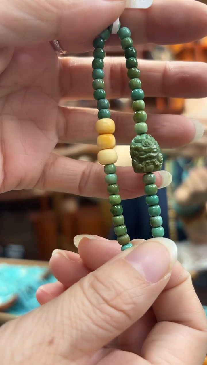 绿松石未镶嵌颈饰发一件设计款