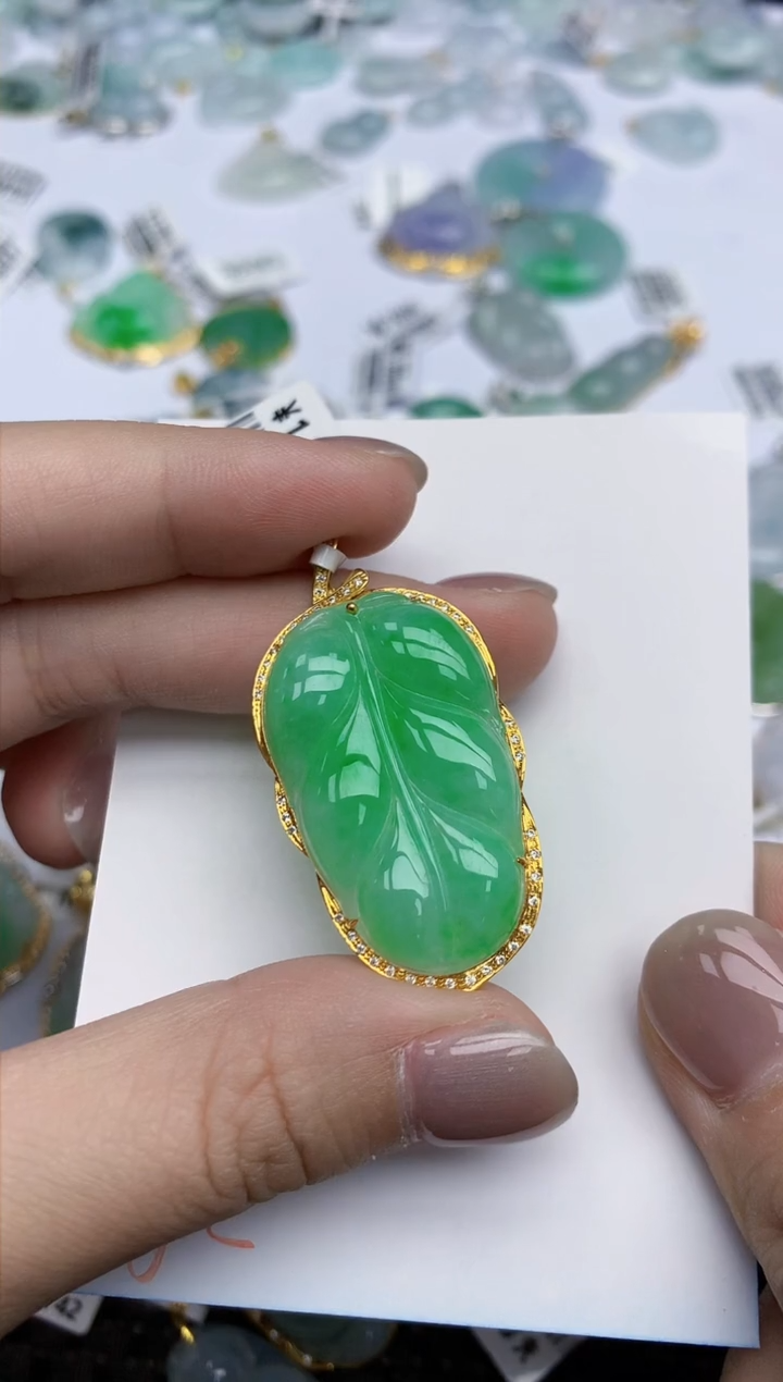 【闪购商品】翡翠颈饰18K金镶嵌天然翡翠A货