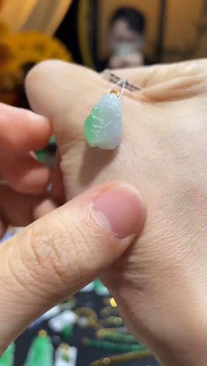 颈饰18K金镶嵌翡翠假一赔三