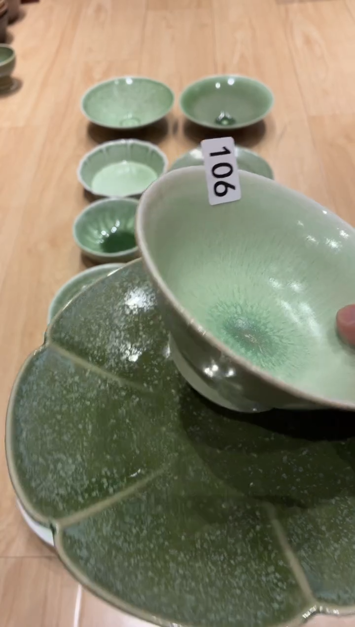 瓷片s****e106绿盘子+碗1套（1好1瑕）