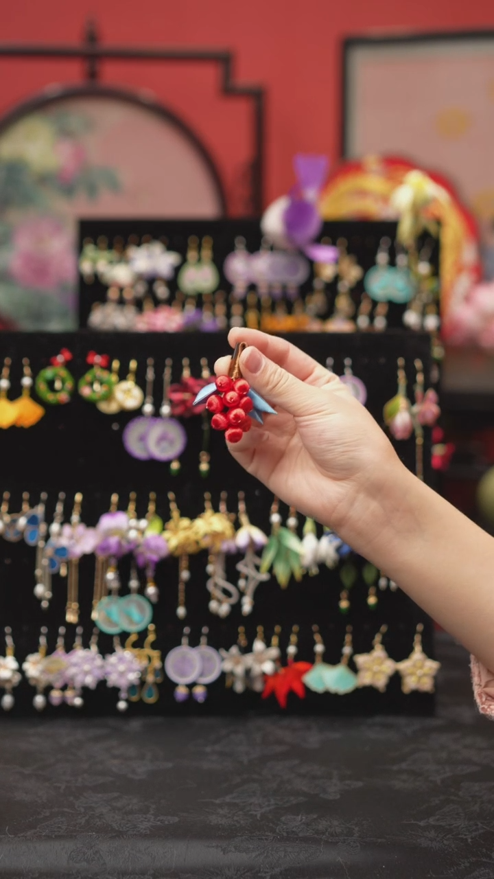 刺绣非遗绒花手工饰品