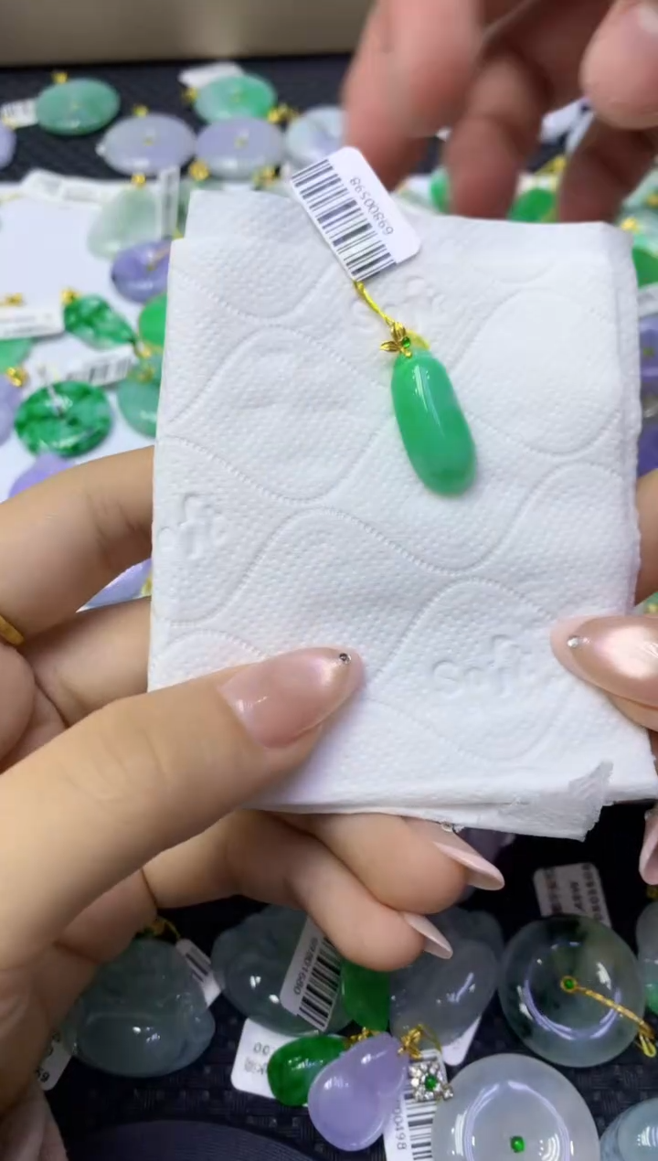 颈饰18K金镶嵌翡翠天然缅甸翡翠A货