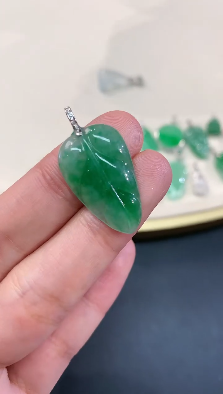 【闪购商品】翡翠吊坠(不含链)18K金镶嵌A63|1680