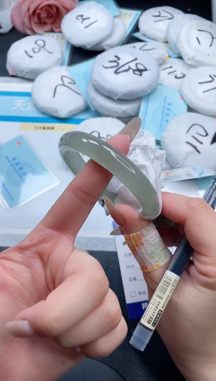 【闪购商品】石英质玉手镯未镶嵌7V68-58
