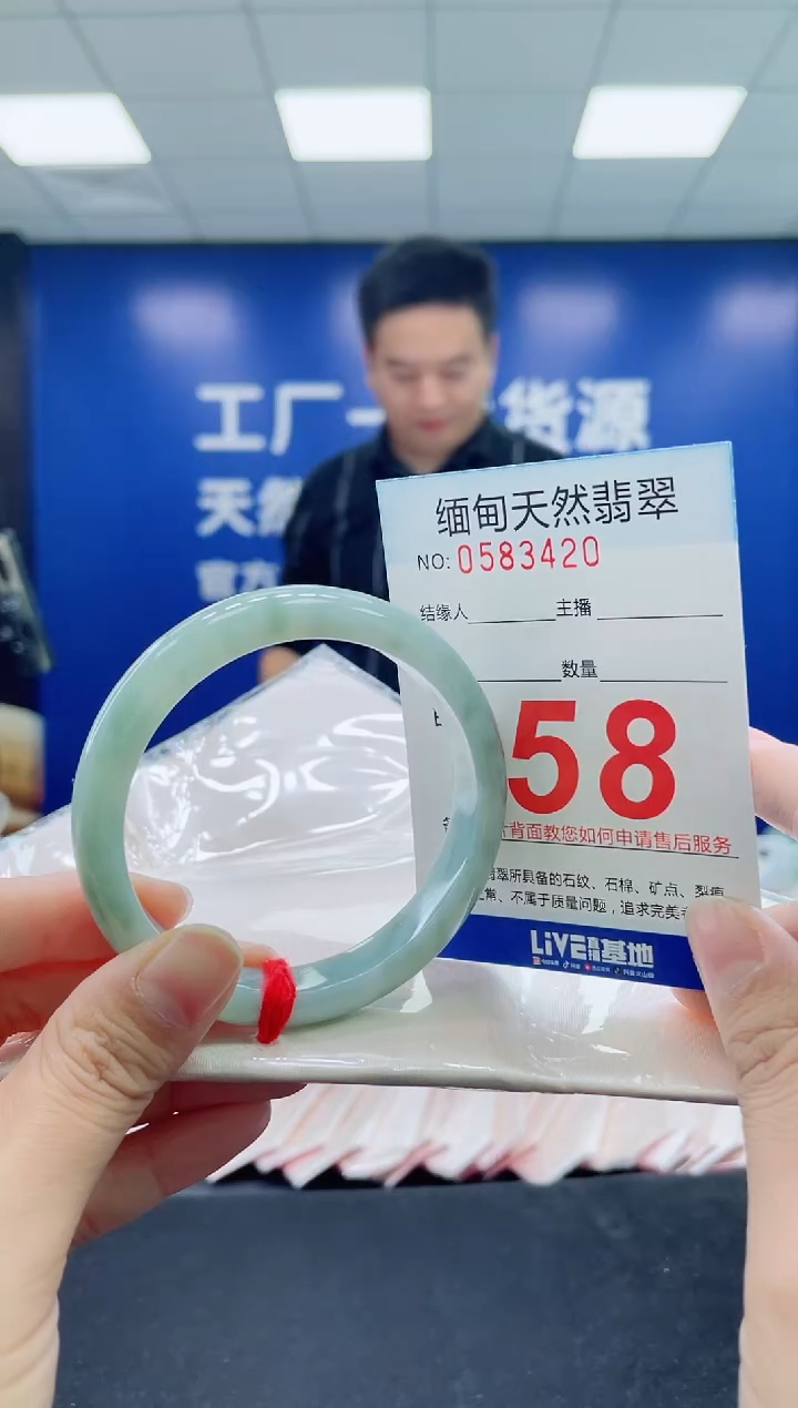 未镶嵌手镯翡翠天然翡翠手镯