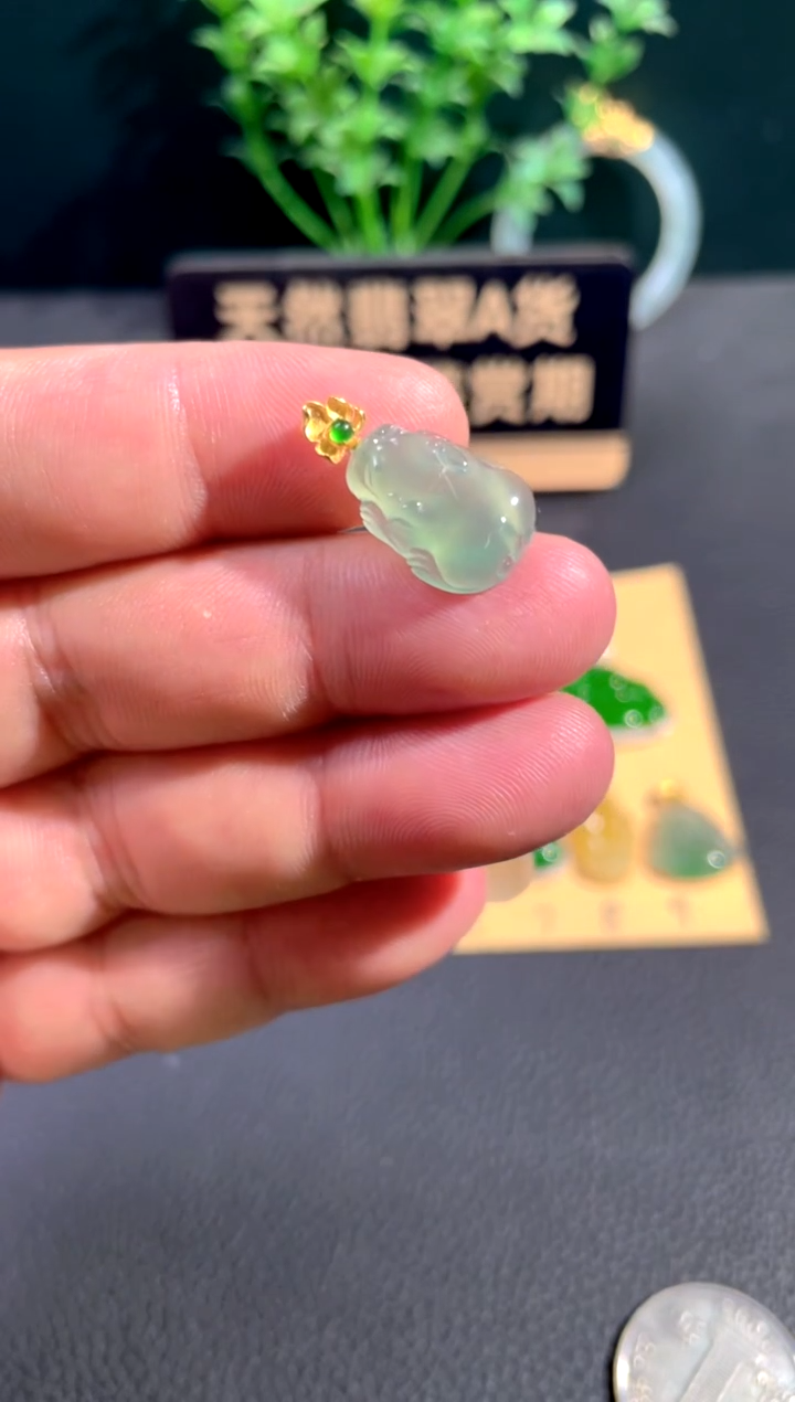 颈饰18K金镶嵌翡翠翡翠