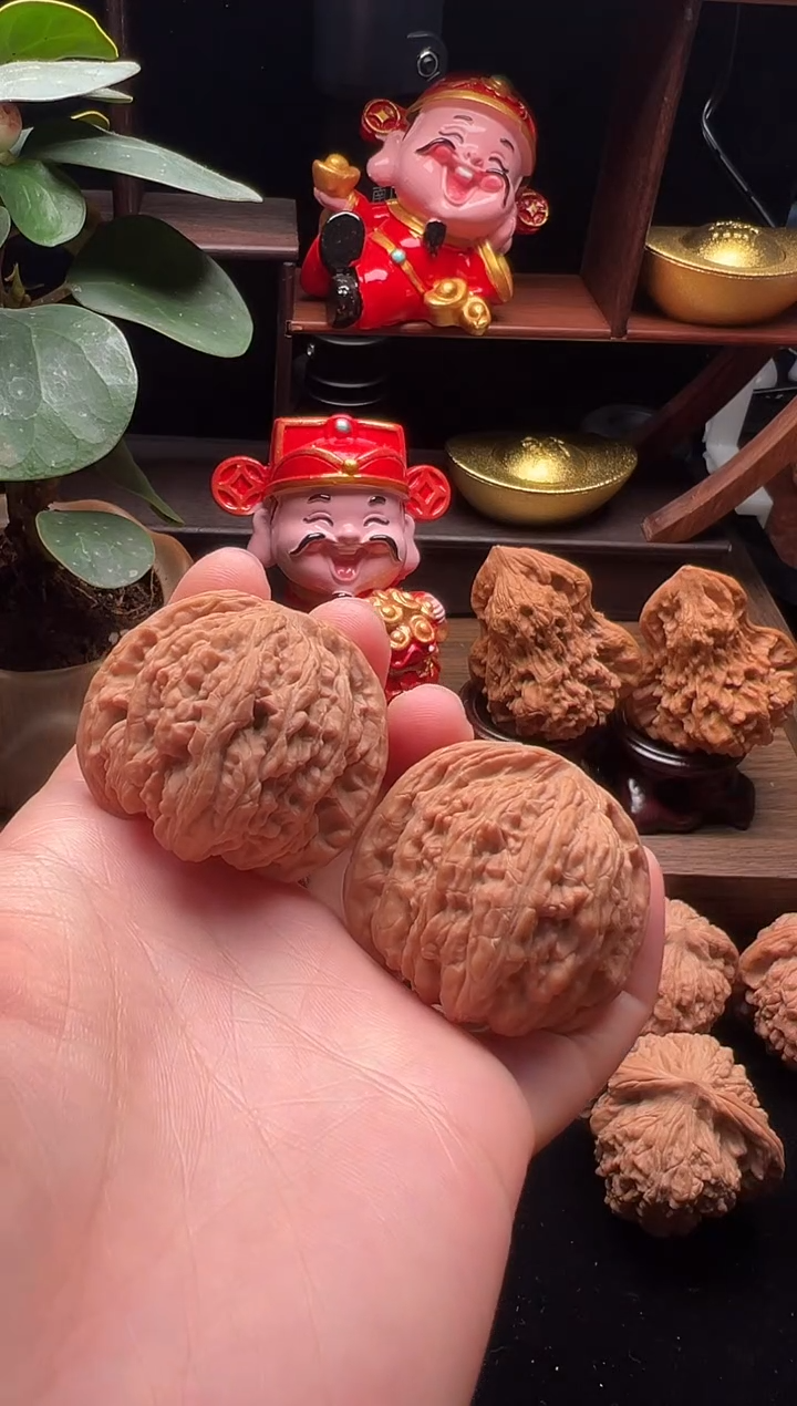 把件文玩核桃密纹红宝石39+