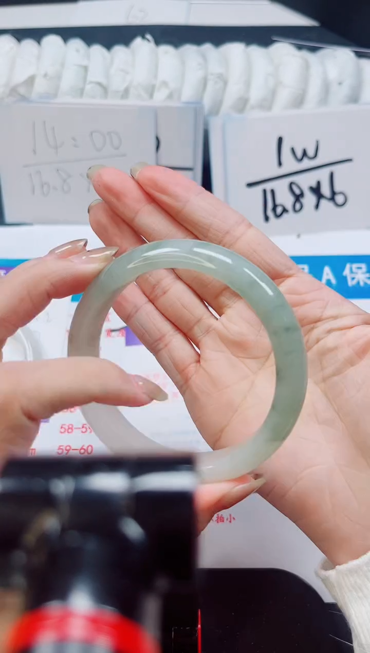 【闪购商品】石英质玉未镶嵌手镯423