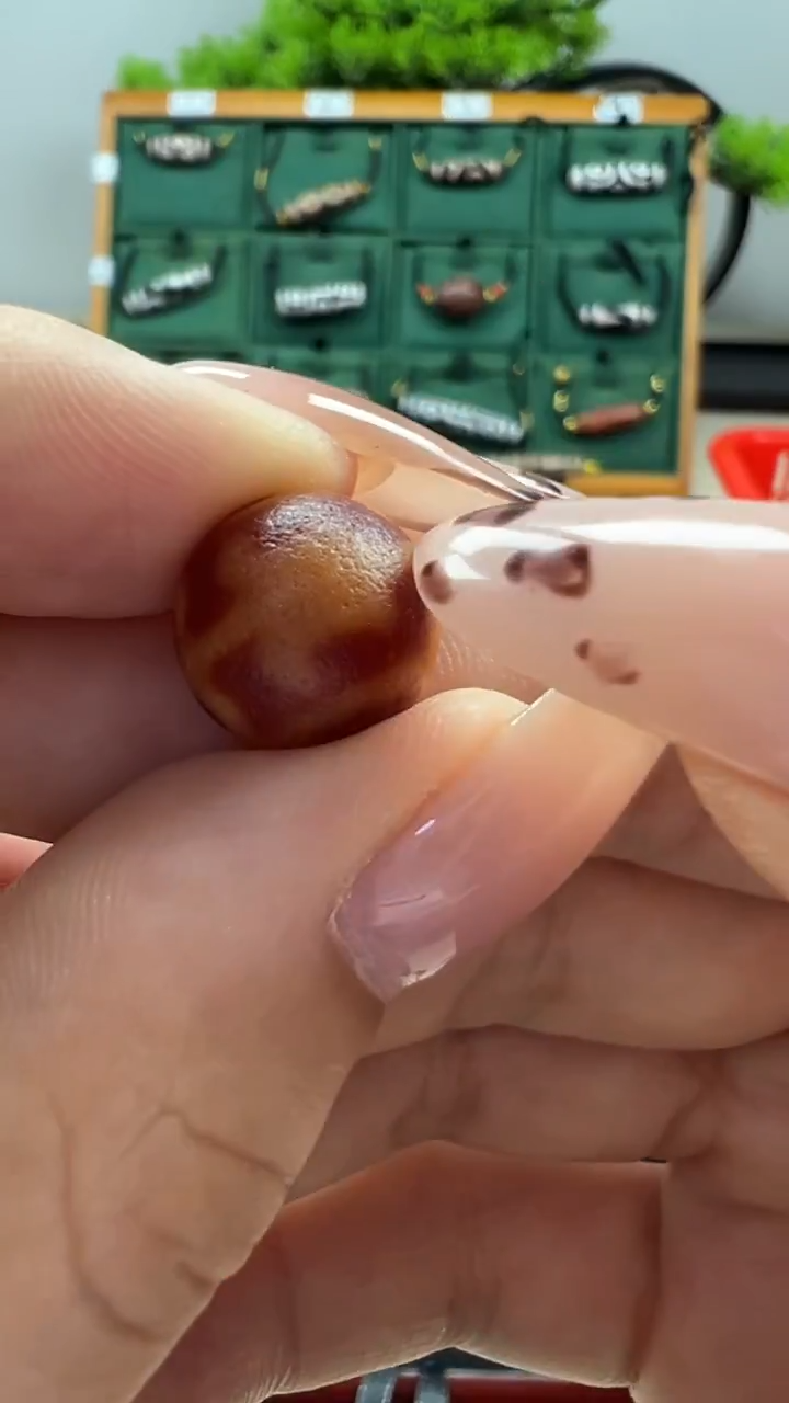 玛瑙/玉髓（覆膜）颈饰未镶嵌136.（微瑕）