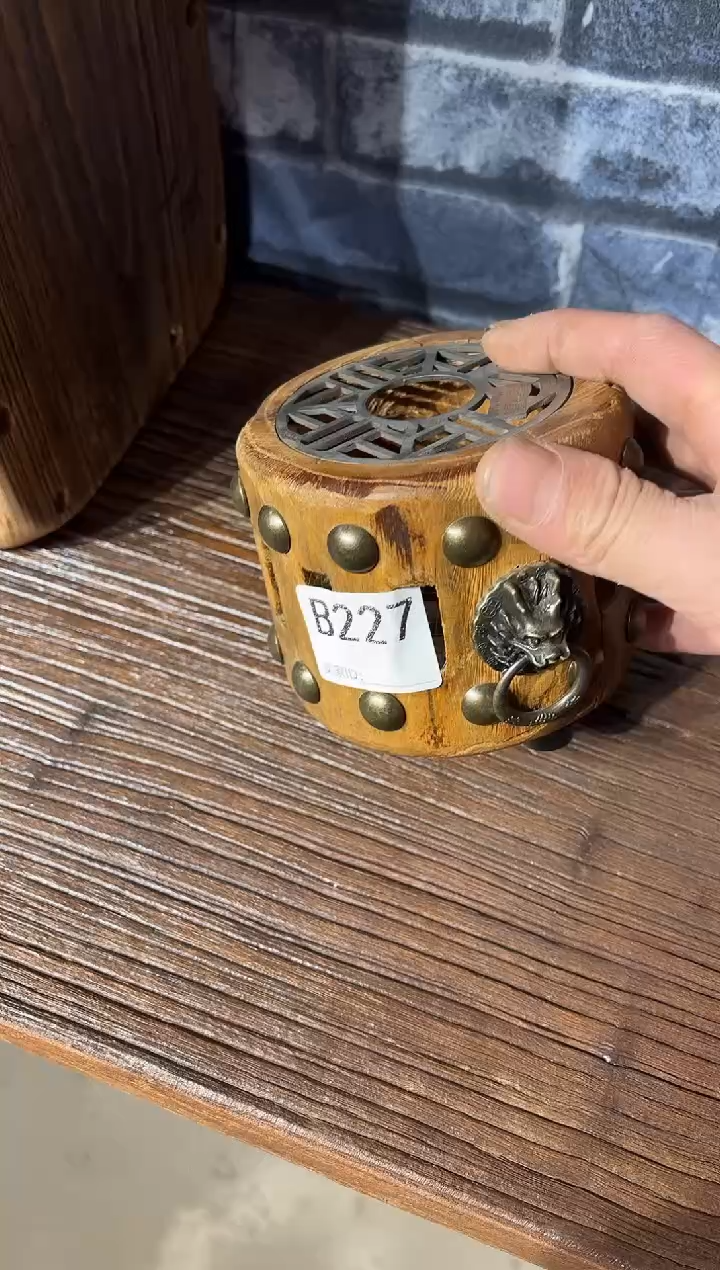 风化老门板丙烯画