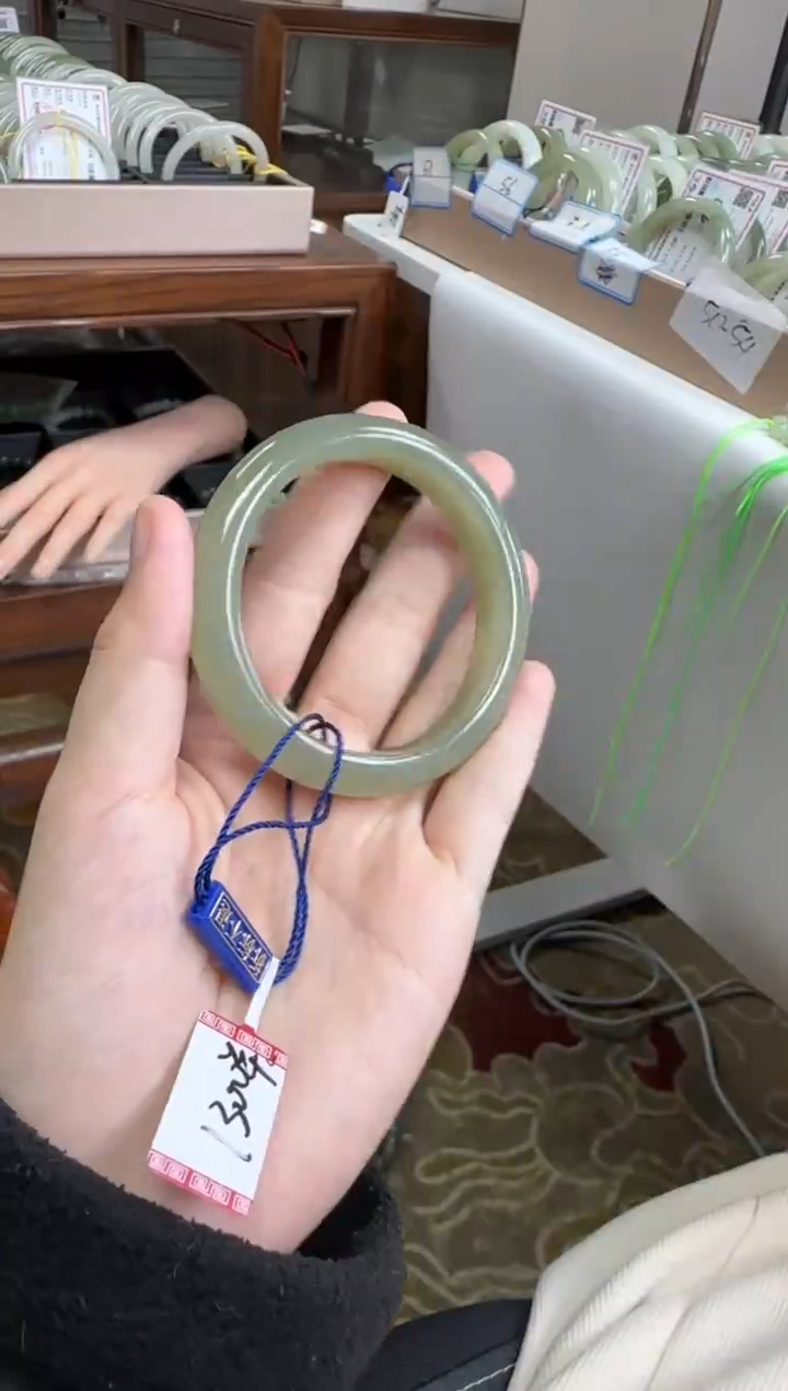 未镶嵌手镯和田玉56