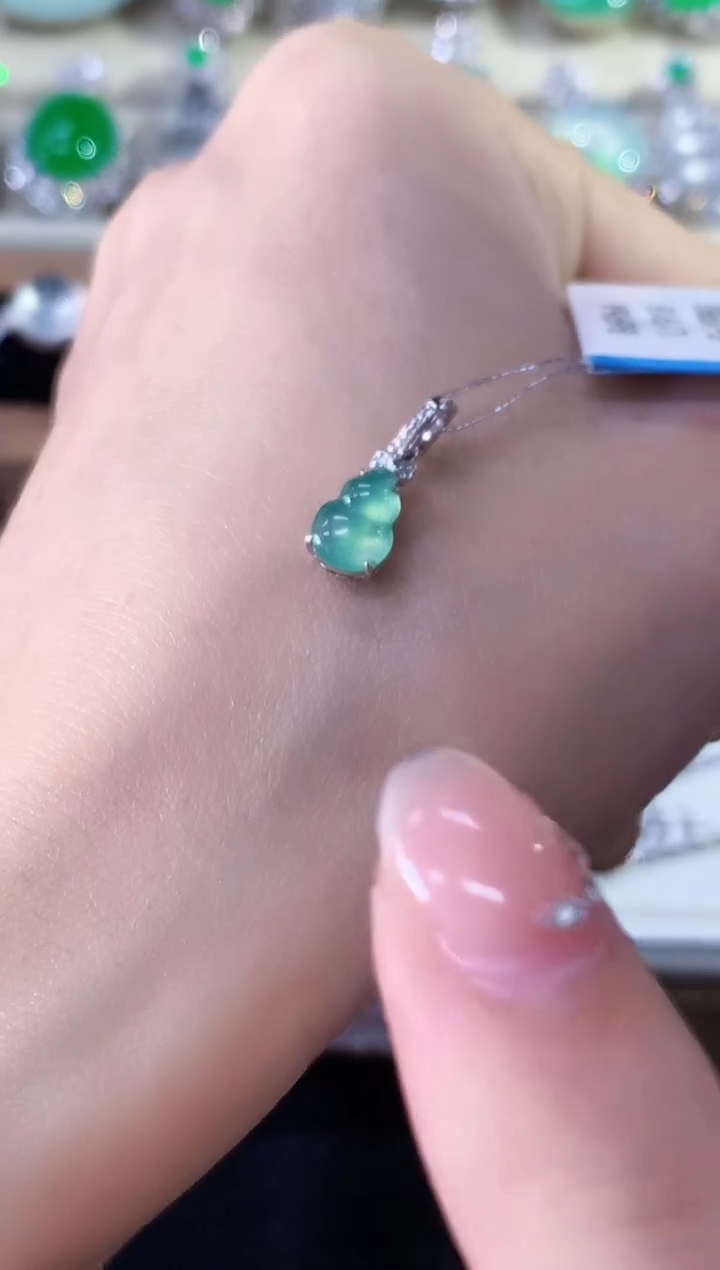 吊坠(不含链)18K金镶嵌翡翠L多样性发其一