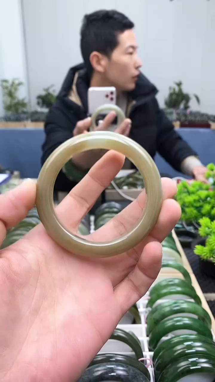 【闪购商品】和田玉手镯未镶嵌60