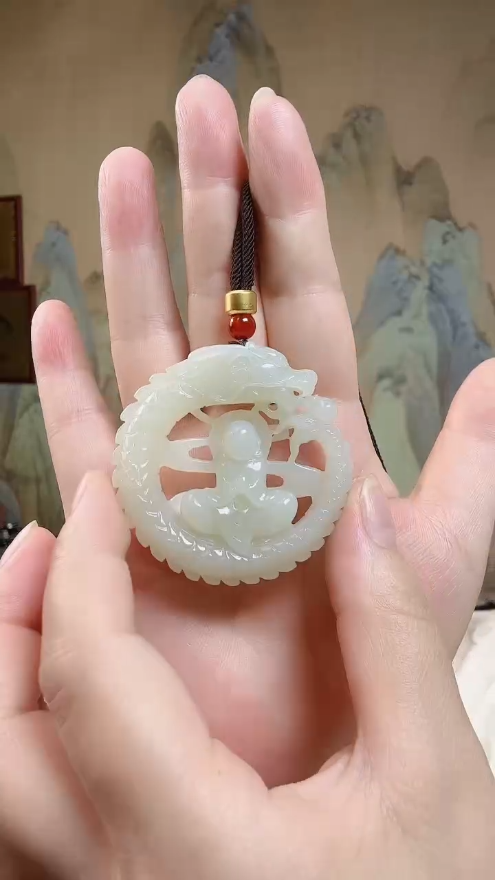 和田玉未镶嵌颈饰.