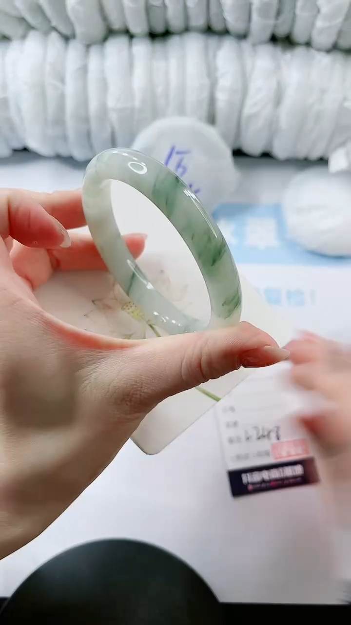 【闪购商品】石英质玉手镯未镶嵌多样性发货L248