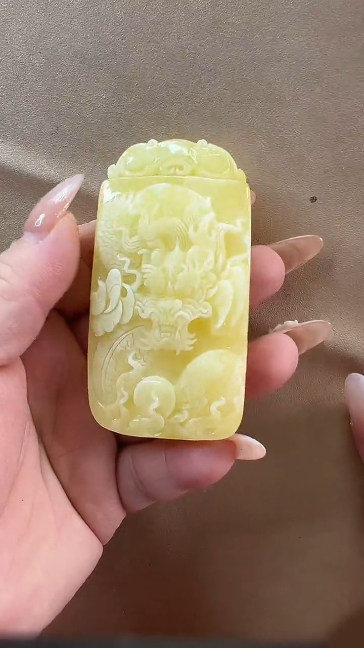 未镶嵌颈饰琥珀吊坠