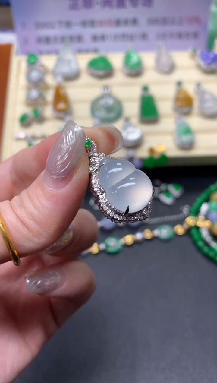 【闪购商品】翡翠吊坠(不含链)18K金镶嵌吊坠|6800+680