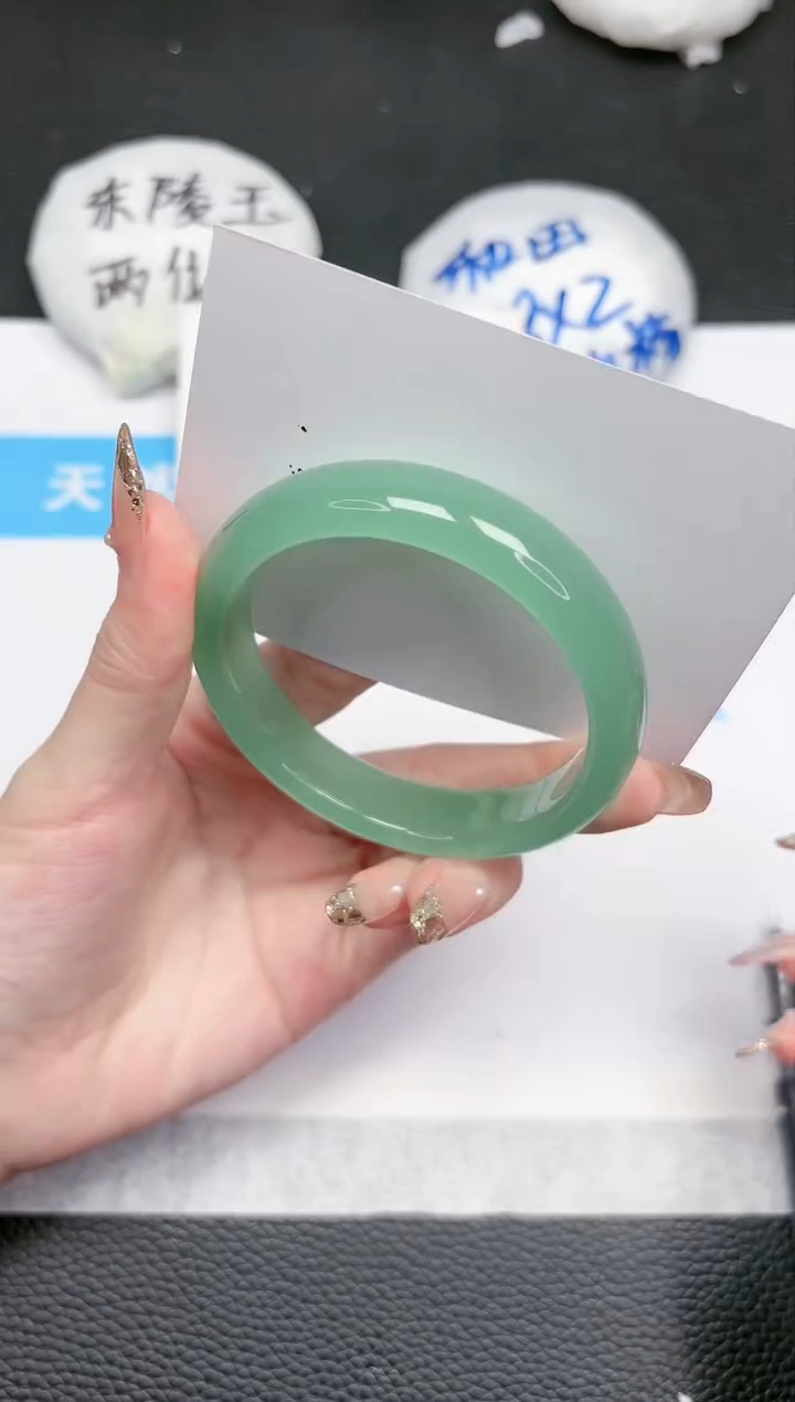 【闪购商品】石英质玉手镯未镶嵌109-57